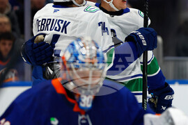 Canucks Islanders Hockey