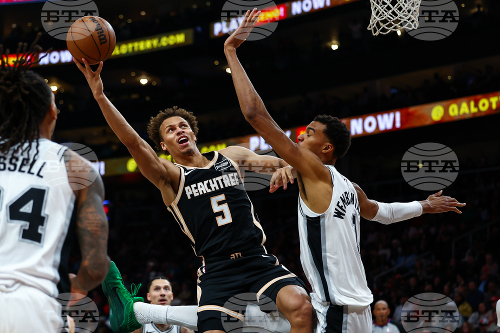 Spurs Hawks Basketball