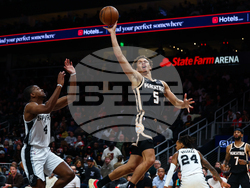 Spurs Hawks Basketball