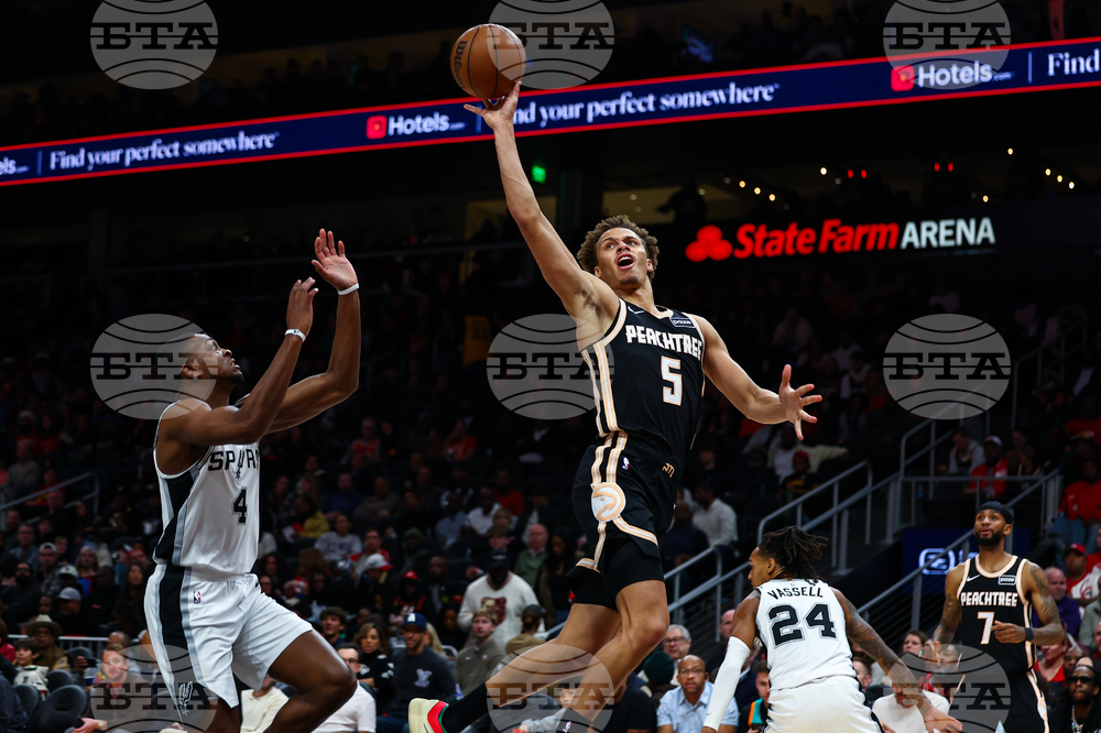 Spurs Hawks Basketball