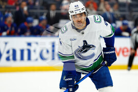 Canucks Islanders Hockey