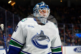 Canucks Islanders Hockey