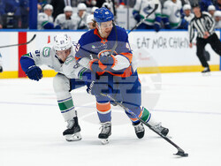 Canucks Islanders Hockey