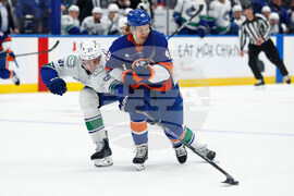 Canucks Islanders Hockey