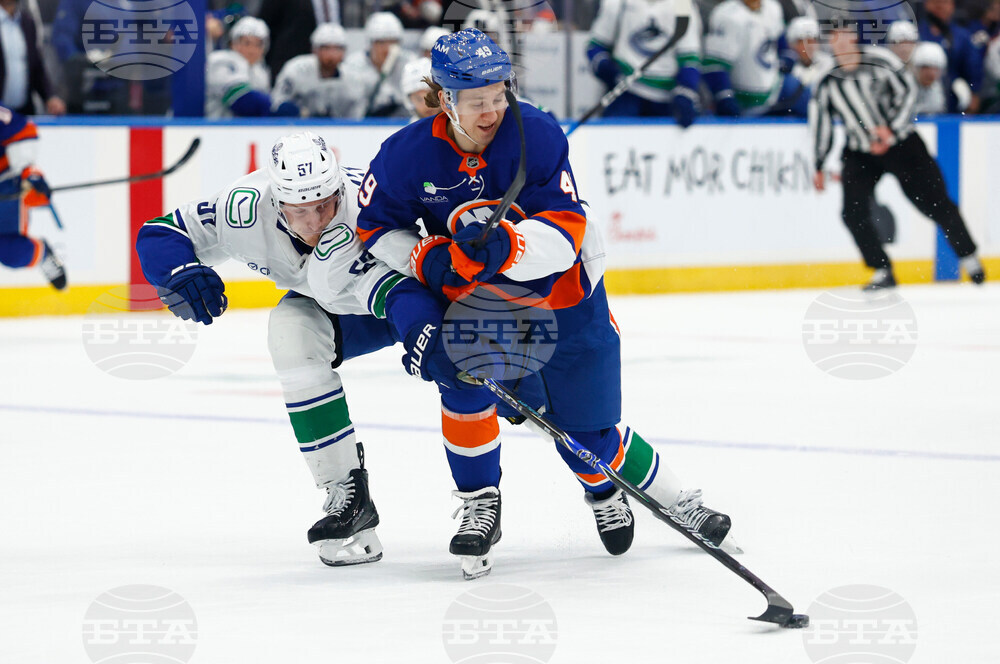 Canucks Islanders Hockey