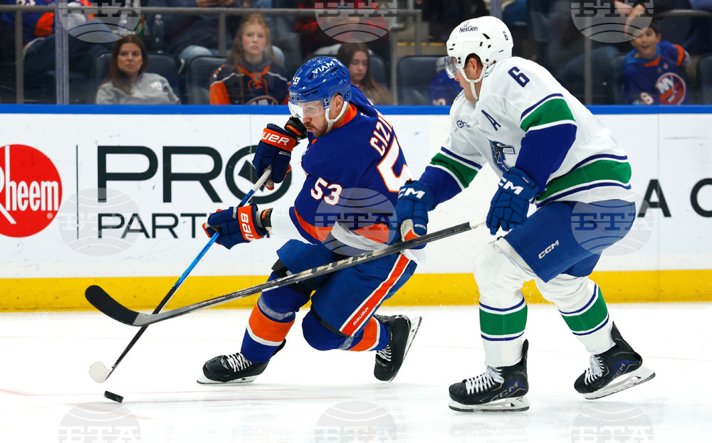 Canucks Islanders Hockey