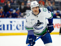 Canucks Islanders Hockey