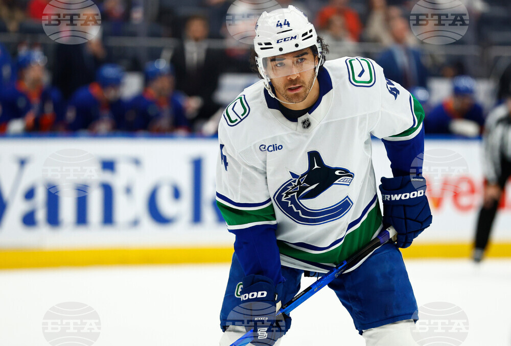 Canucks Islanders Hockey