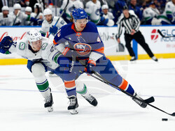 Canucks Islanders Hockey