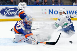 Canucks Islanders Hockey