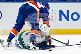 Canucks Islanders Hockey