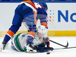 Canucks Islanders Hockey
