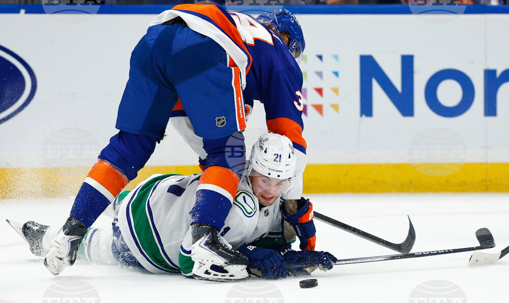 Canucks Islanders Hockey