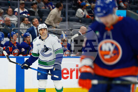 Canucks Islanders Hockey