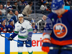 Canucks Islanders Hockey