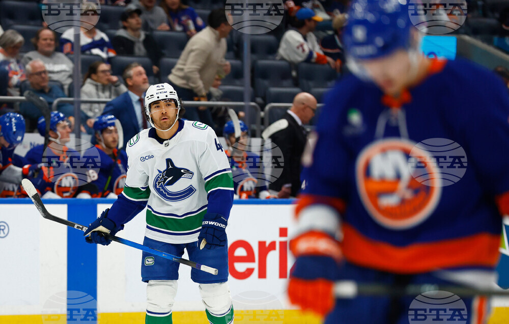 Canucks Islanders Hockey