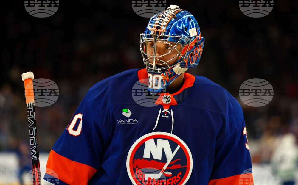 Canucks Islanders Hockey