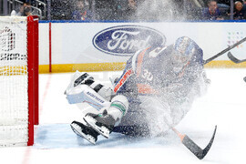 Canucks Islanders Hockey