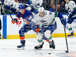Canucks Islanders Hockey