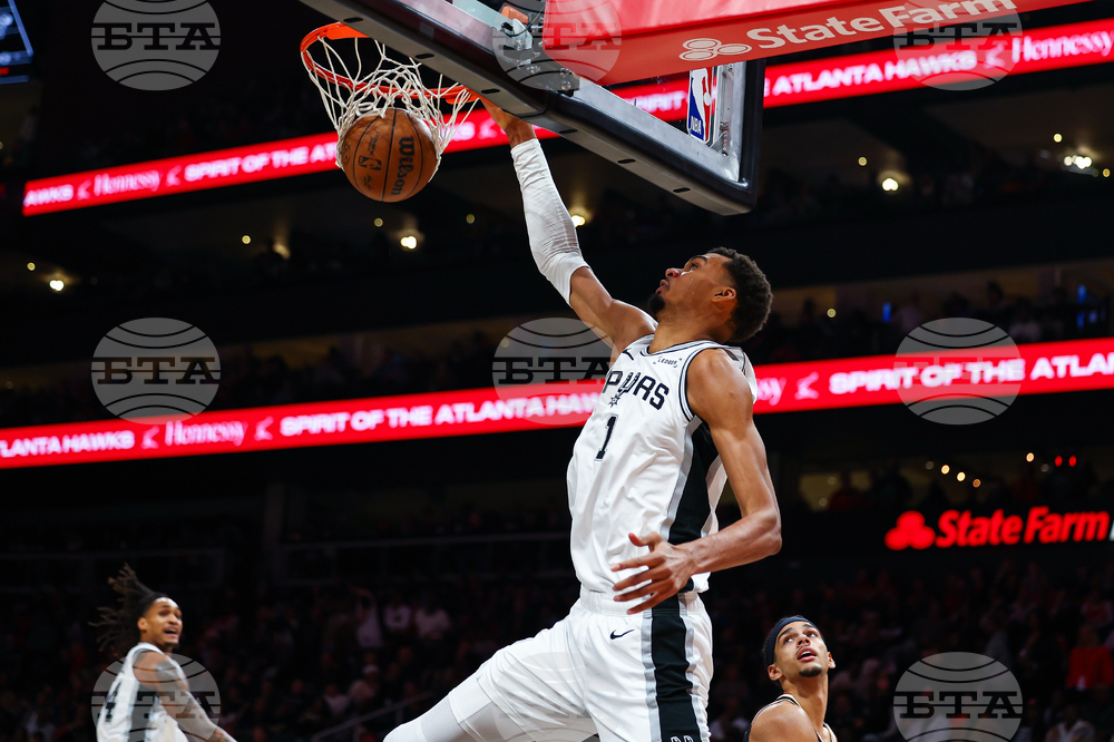 Spurs Hawks Basketball