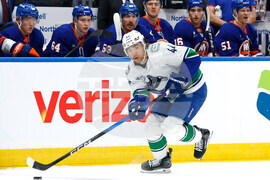 Canucks Islanders Hockey
