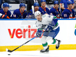 Canucks Islanders Hockey