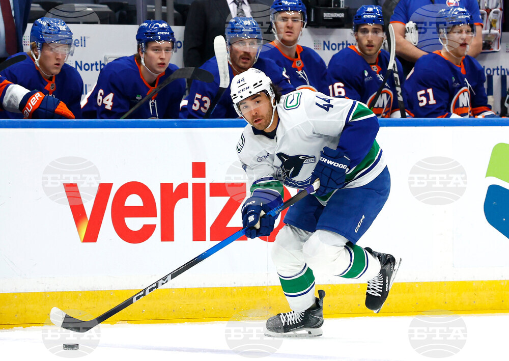 Canucks Islanders Hockey