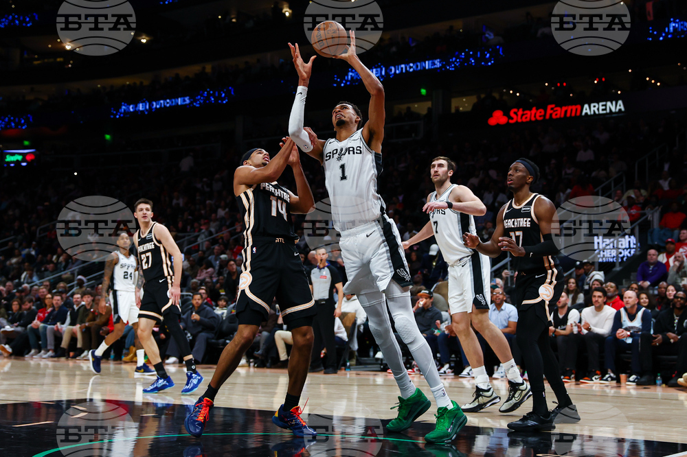 Spurs Hawks Basketball