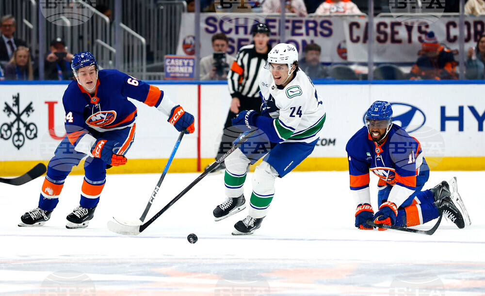 Canucks Islanders Hockey
