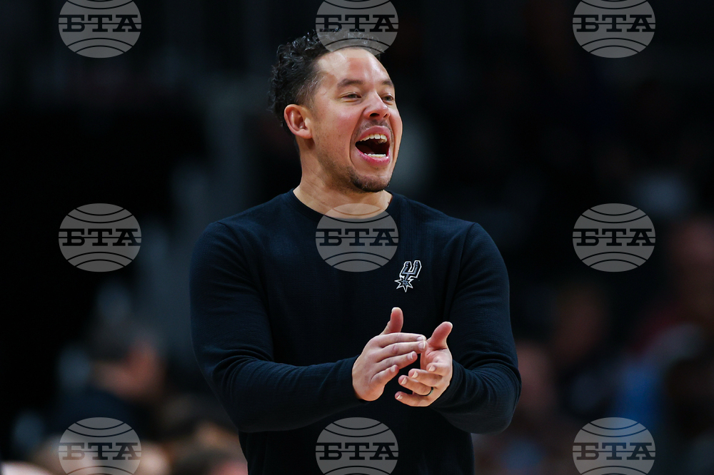 Spurs Hawks Basketball