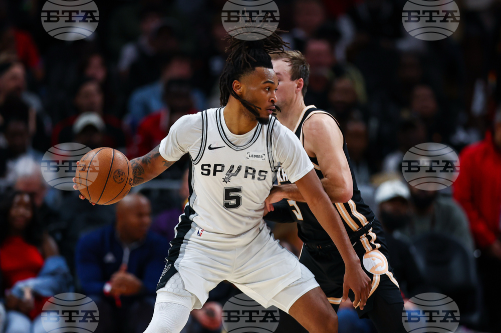 Spurs Hawks Basketball