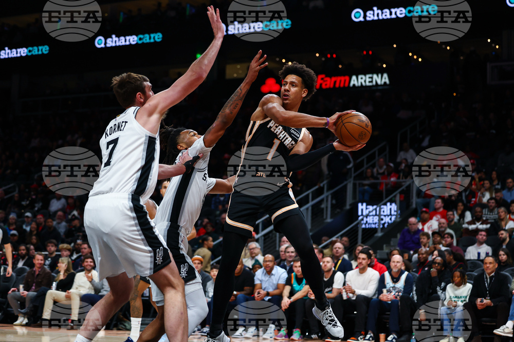 Spurs Hawks Basketball