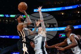 Spurs Hawks Basketball