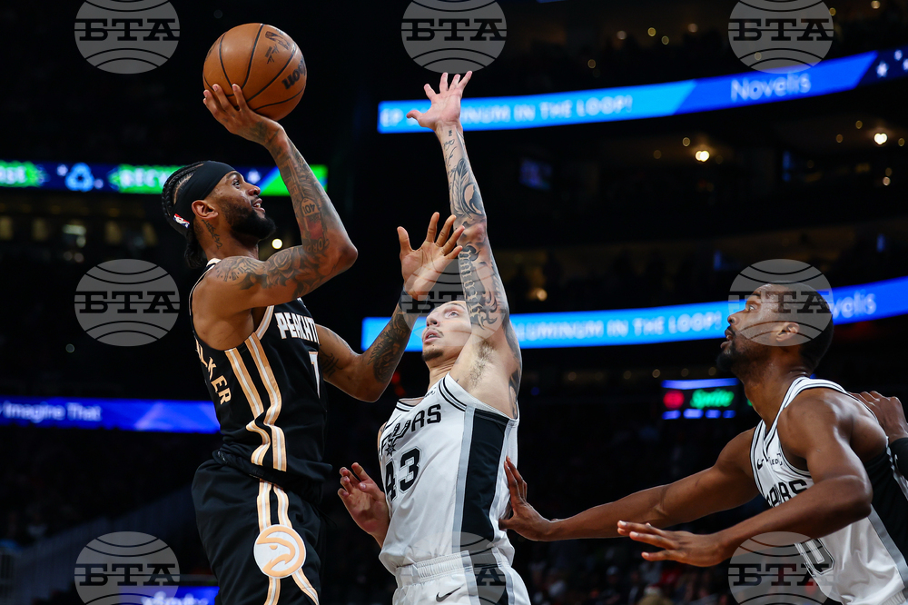 Spurs Hawks Basketball