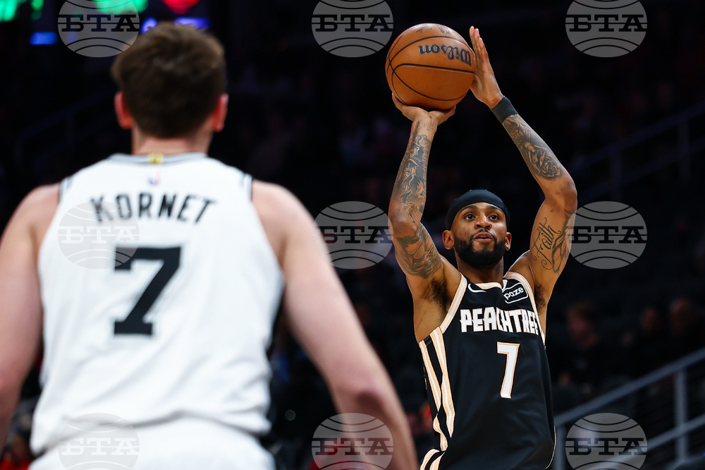 Spurs Hawks Basketball