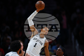 Spurs Hawks Basketball
