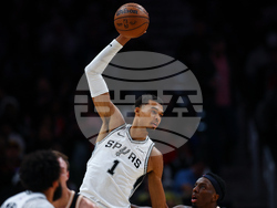 Spurs Hawks Basketball