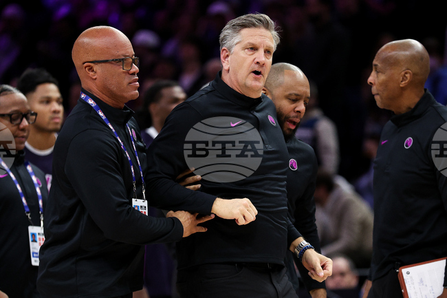 НБА глоби треньора на Минесота Тимбъруулвс Крис Финч с 35 хиляди долара след спор със съдиите