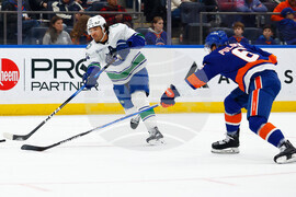 Canucks Islanders Hockey
