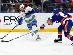 Canucks Islanders Hockey