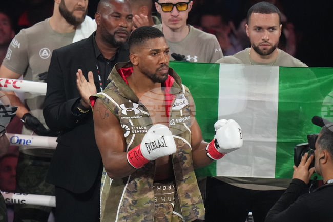 Антъни Джошуа е пострадал при автомобилна катастрофа с две жертви в Нигерия