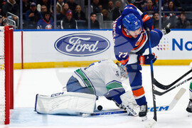 Canucks Islanders Hockey