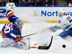 Canucks Islanders Hockey