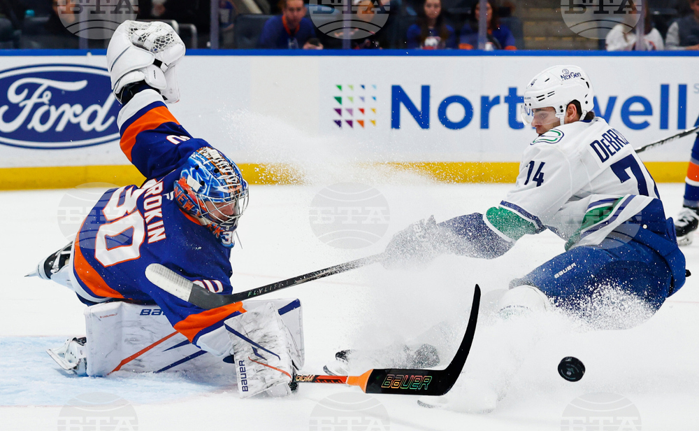 Canucks Islanders Hockey