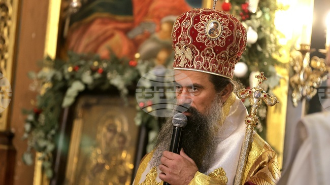 Божието благословение да бъде върху всички нас, пожела патриарх Даниил на миряните в храм "Света великомъченица Неделя" в София