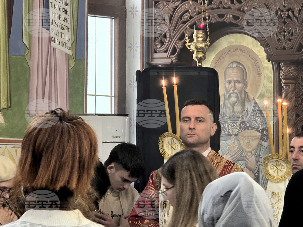 Сливен - храм „Св. Петка“ - празнична литургия