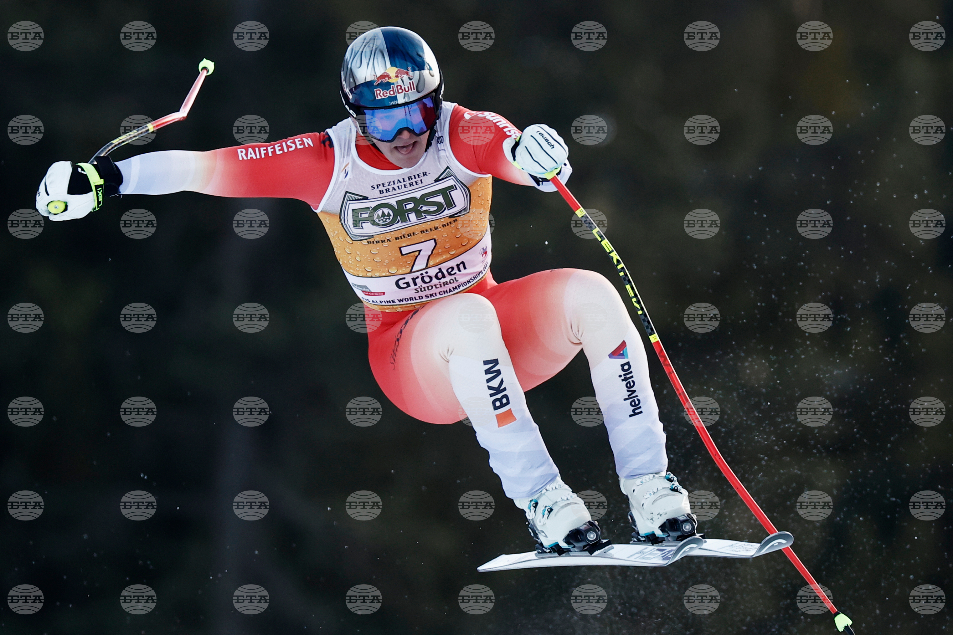 Von Allmen senzacionalno zmagal v smuku v Val Gardeni, smučarji z visokimi startnimi številkami dosegli točke