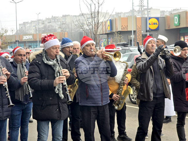Добрич - Духов оркестър - дефиле