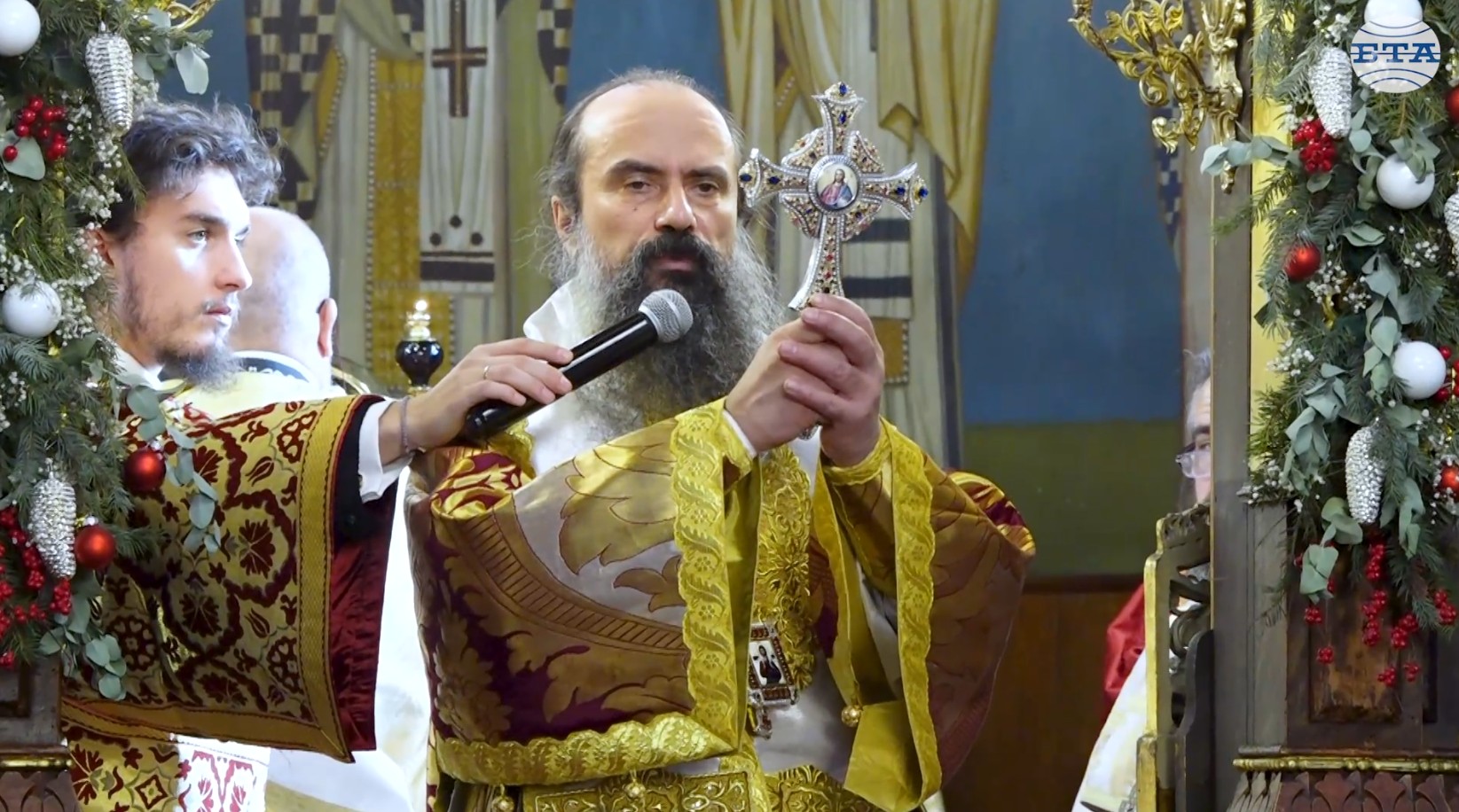 Божието благословение да бъде върху всички нас, пожела патриарх Даниил на миряните в храм "Света великомъченица Неделя" в София