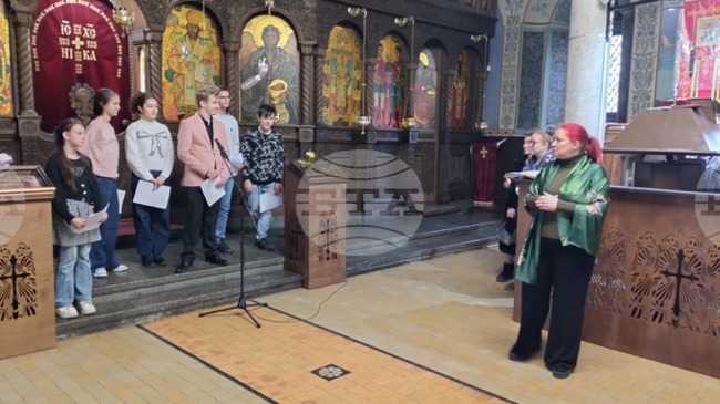 С детски песни започнаха Рождественските празници за миряните в храм „Св. Успение Богородично“ в Търговище